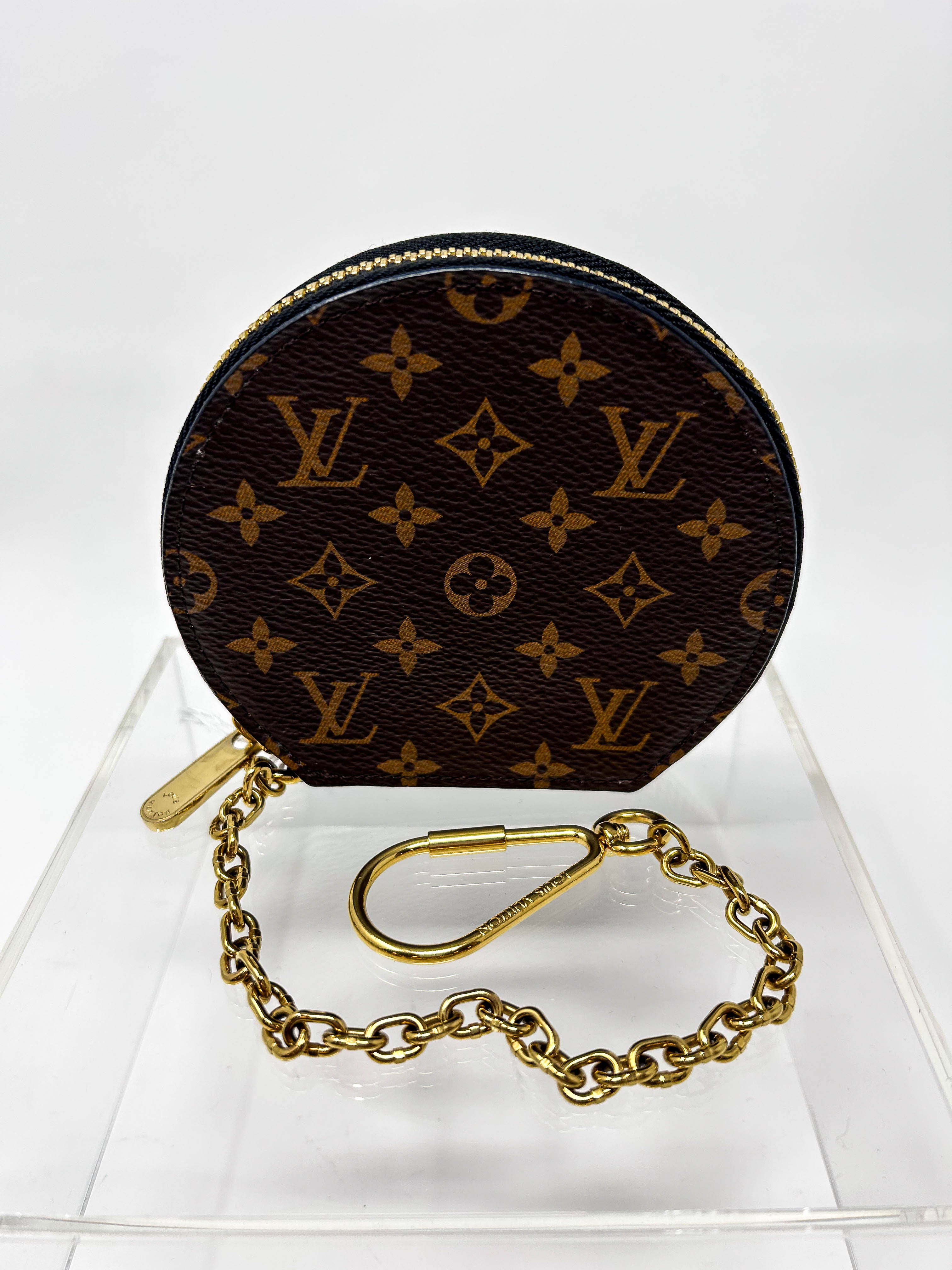 Louis Vuitton Monogram Canvas Round Key Chain Louis Vuitton