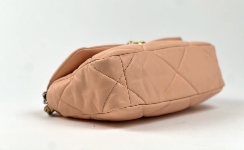 Excellent Pre-Loved Peach Maxi Quilted Leather Flap Bag.(corner)