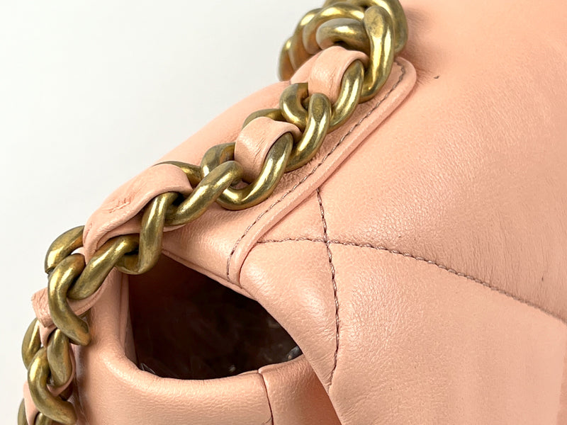 Excellent Pre-Loved Peach Maxi Quilted Leather Flap Bag. (close up)