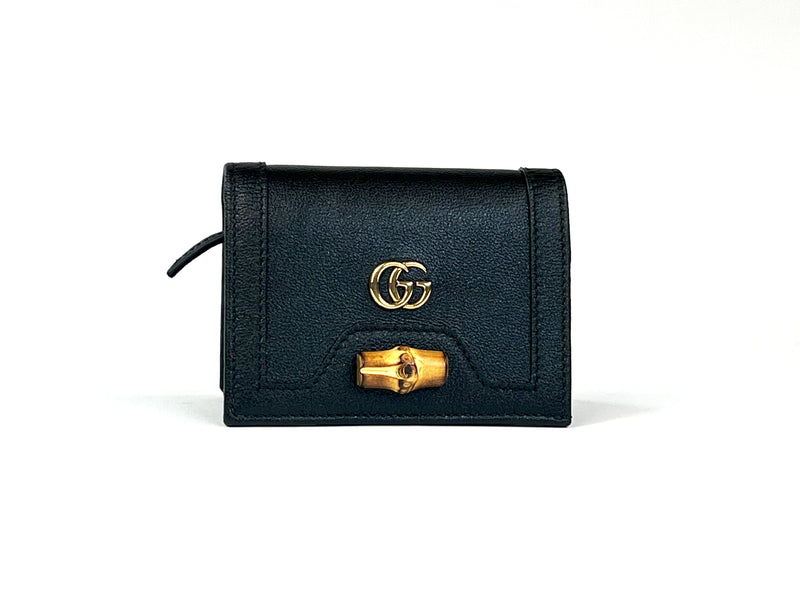 Excellent Pre-Loved Black Grained Leather Bifold Card Holder with Bamboo Clasp Embellishment. (Front)