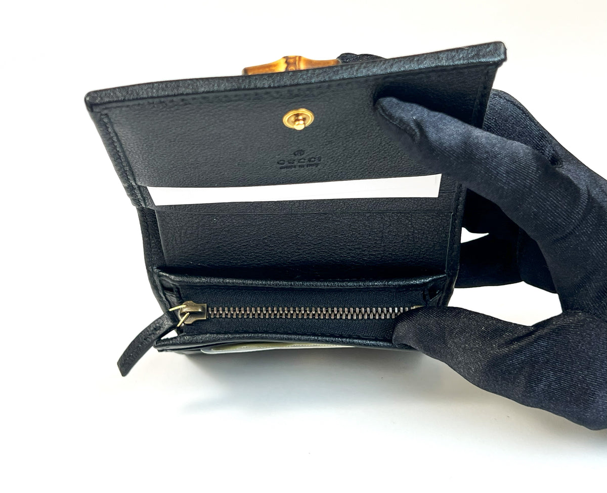 Excellent Pre-Loved Black Grained Leather Bifold Card Holder with Bamboo Clasp Embellishment.(interior)