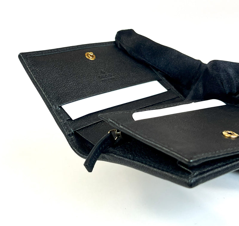 Excellent Pre-Loved Black Grained Leather Bifold Card Holder with Bamboo Clasp Embellishment.(side interior)