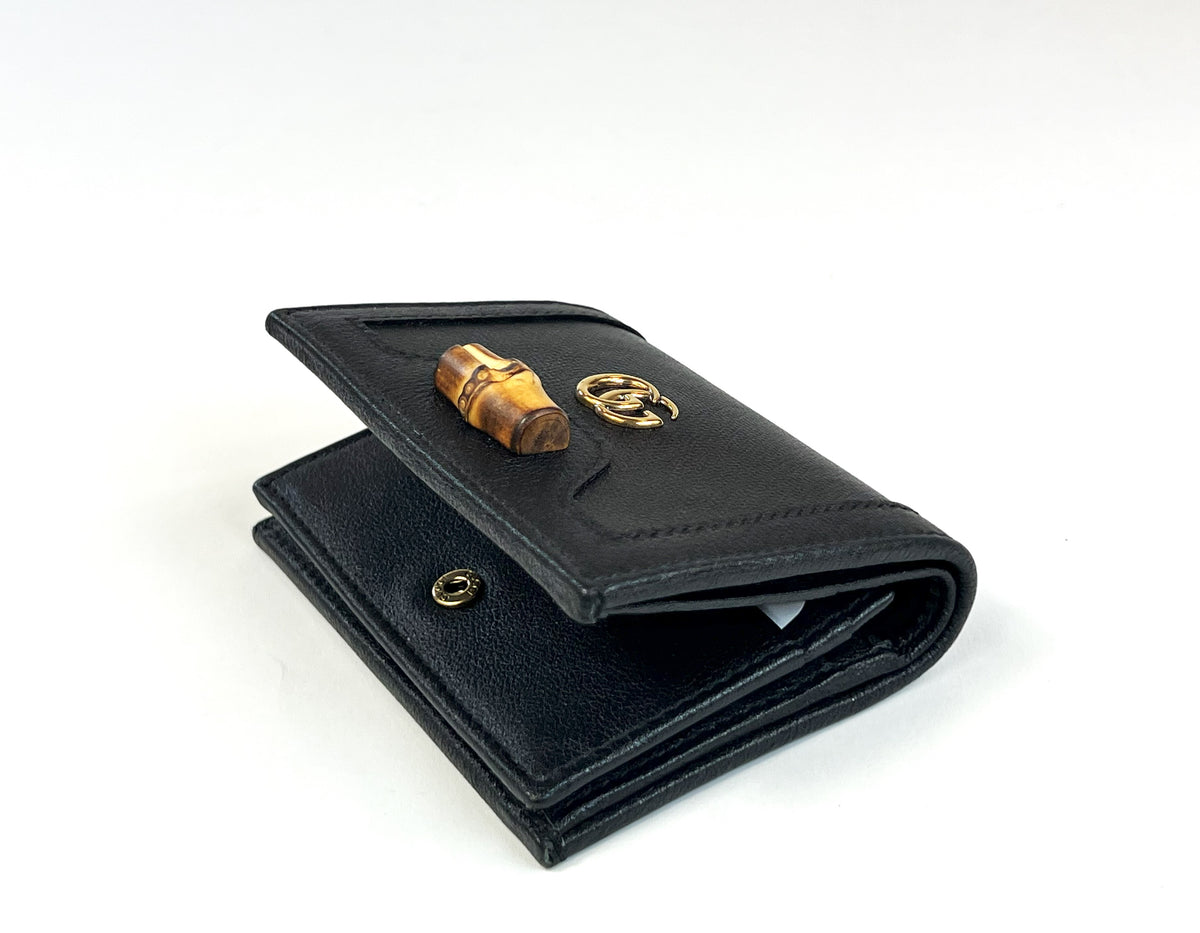 Excellent Pre-Loved Black Grained Leather Bifold Card Holder with Bamboo Clasp Embellishment.(corner)