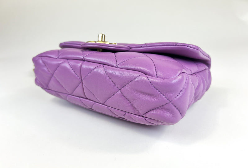 Excellent Pre-Loved Purple Lambskin Leather Flap Bag with Tonal Leather Interlaced Chunky Chain.(corner)