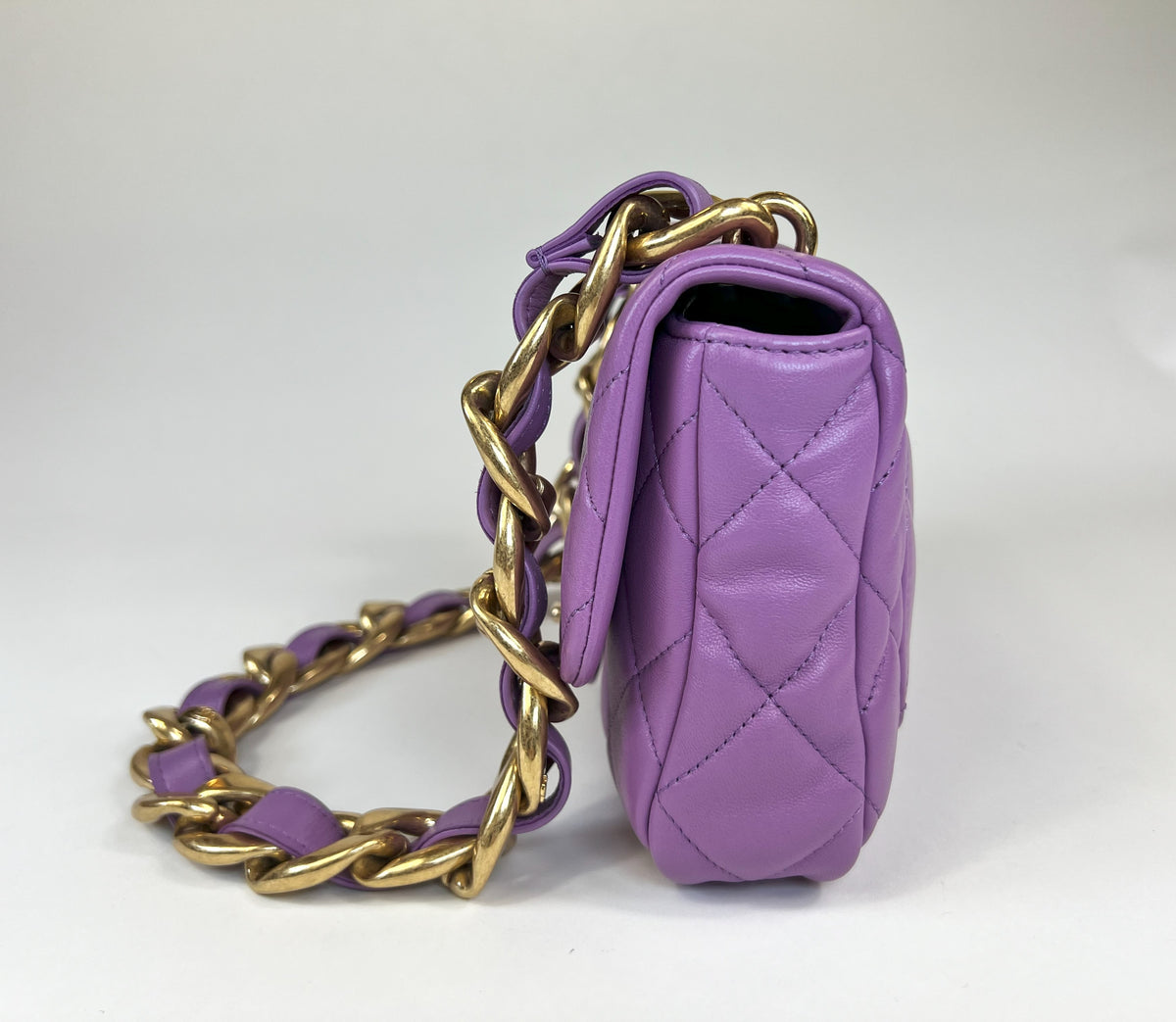 Excellent Pre-Loved Purple Lambskin Leather Flap Bag with Tonal Leather Interlaced Chunky Chain.(side)