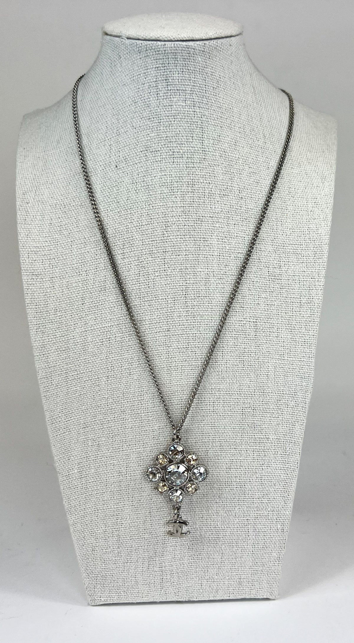 Excellent Pre-Loved Silver Tone Metal with White and Light Yellow Crystal Embellished Floral Pendant Drop Necklace. (front)