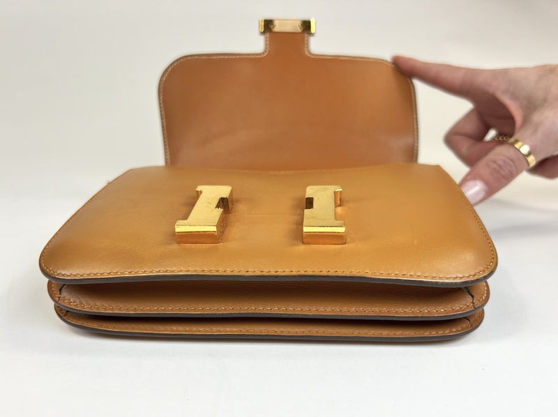 Pre-Loved Caramel Color Smooth Leather Flap Box Shaped Crossbody Bag.(flap)