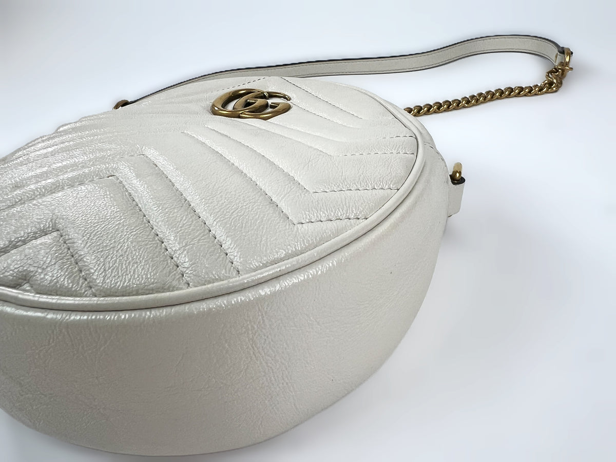 Excellent Pre-Loved White Leather Round Chain Bag(sides)