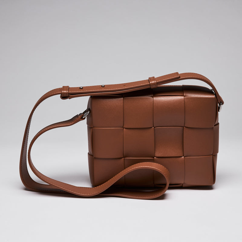 Bottega Veneta Cassette Crossbody Bag in Cognac colour