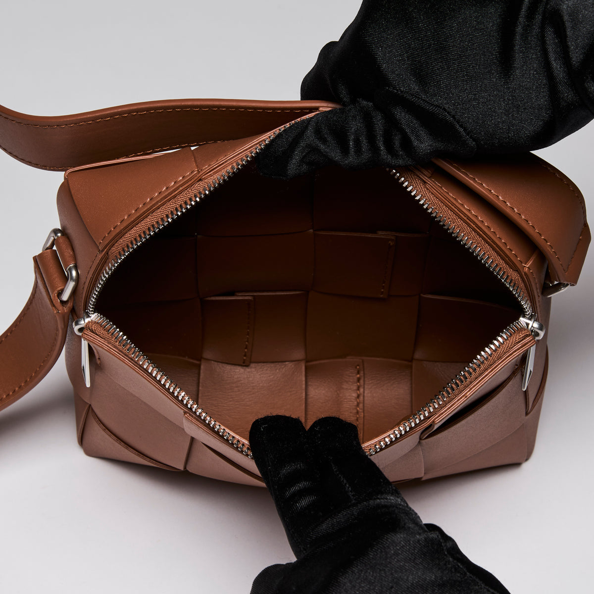 Bottega Veneta Cassette Crossbody Bag in Cognac colour