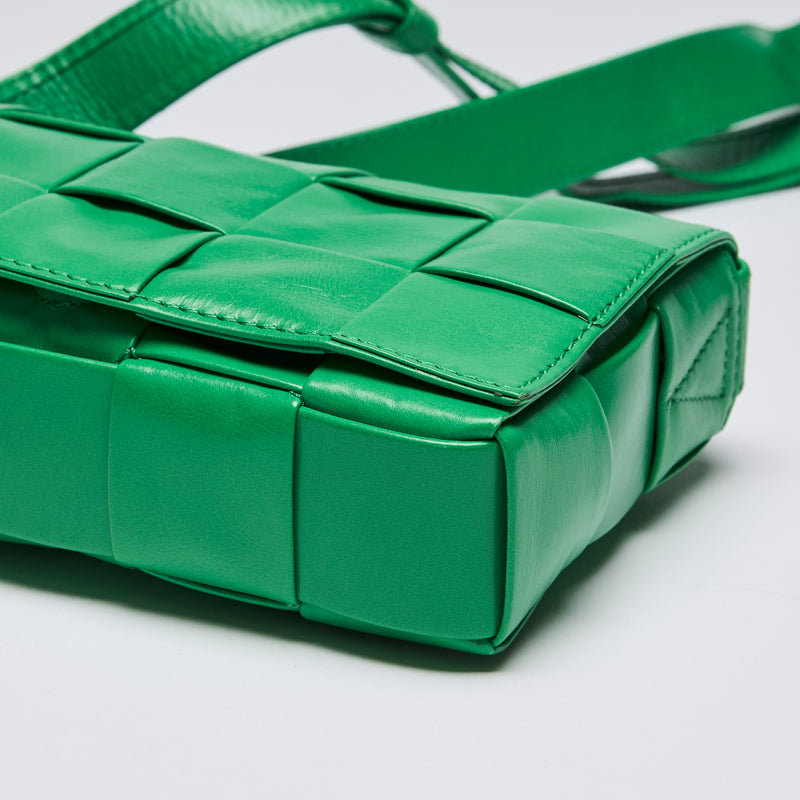 Bottega Veneta Green Intreccio Leather Mini Cassette Bag(corner)