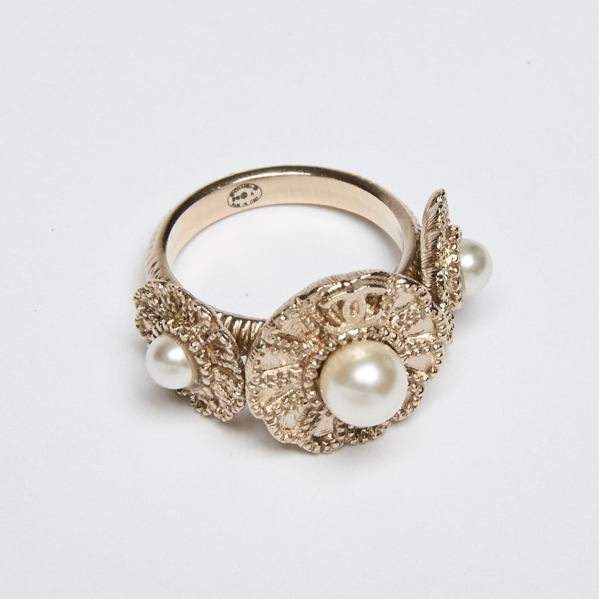 Excellent Pre-Loved Gold Tone Metal Ring with Floral Motif and Pearls Embellishment.(stamp)