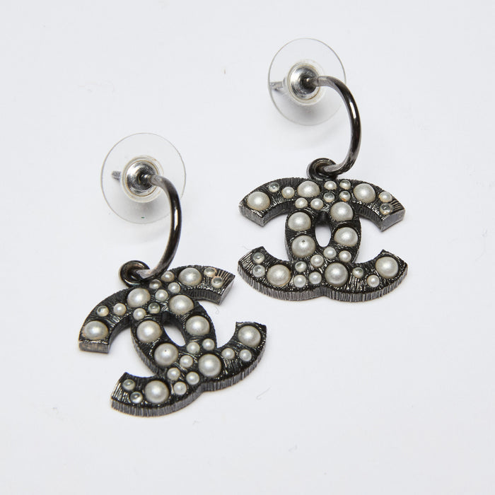 Excellent Pre-Loved Dark Silver Tone Metal Logo Drop Earrings with Faux Mini Pearls Embellishment. (Front)