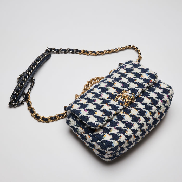 Excellent Pre-Loved Chanel Tweed Quilted Navy Blue Multicolor Small 19 Handbag (Front)