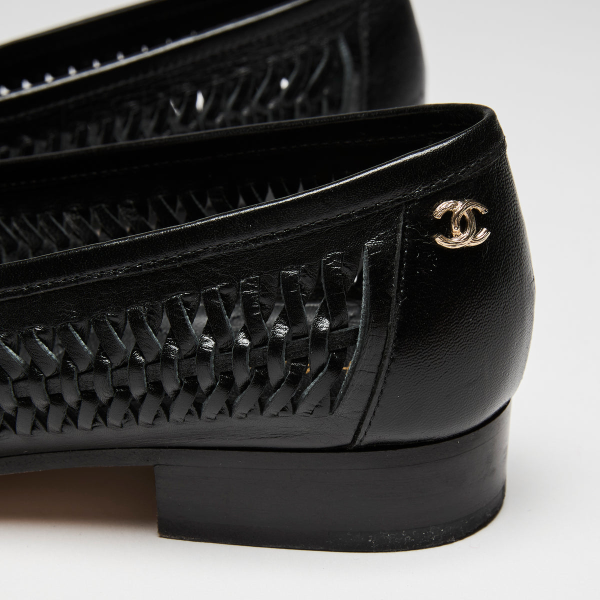 Pre-Loved Chanel™Chanel Black Leather Loafers with Woven Detail Size 37.5