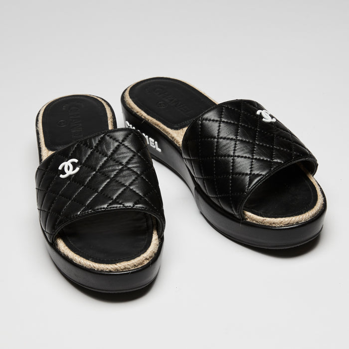 Pre-Loved Chanel™ Chanel Espadrille Slides in Black Quilted Lambskin Leather, Size 40