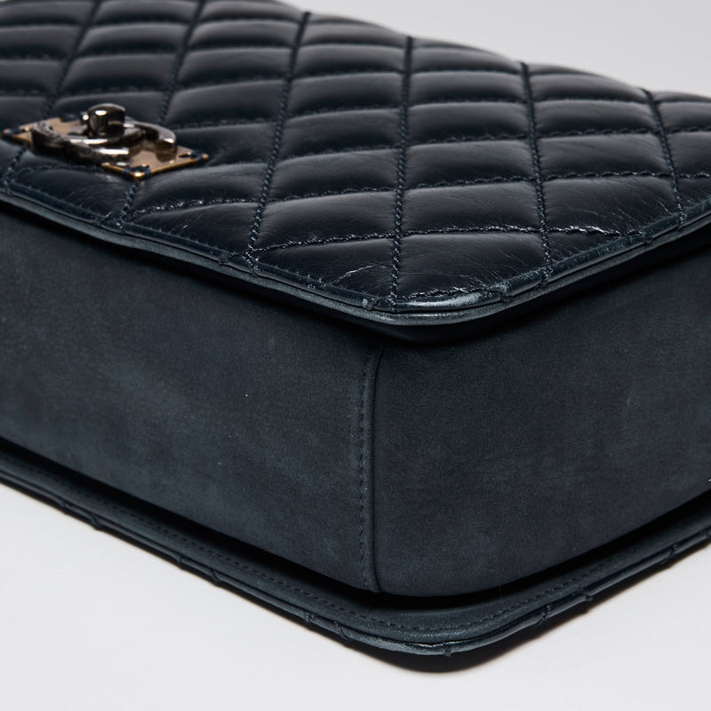 Pre-Loved Chanel ™ Navy Quilted Flap Bag