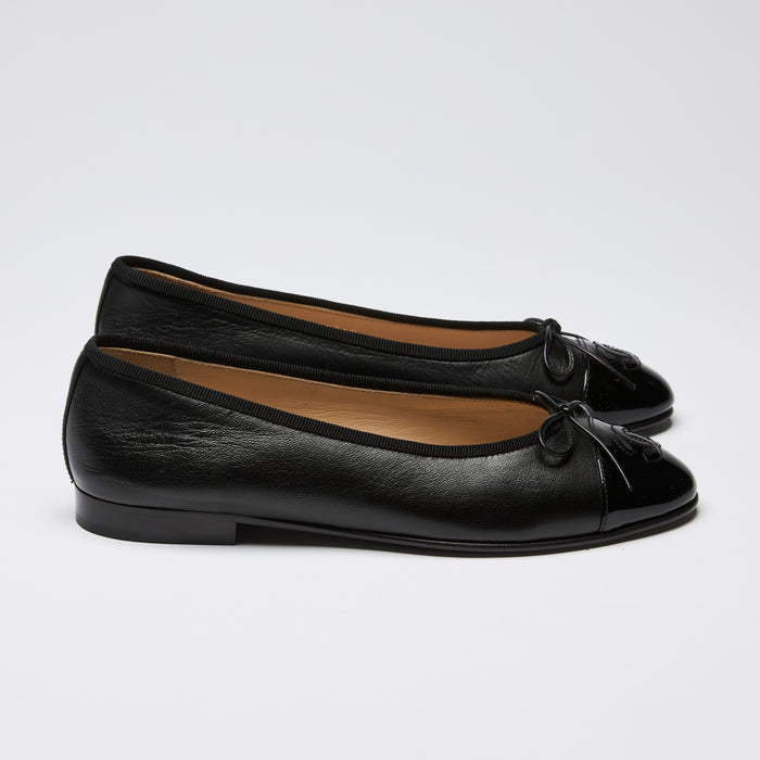 Pre-Loved Chanel ™ Black Leather Ballet Flats Size 35.5