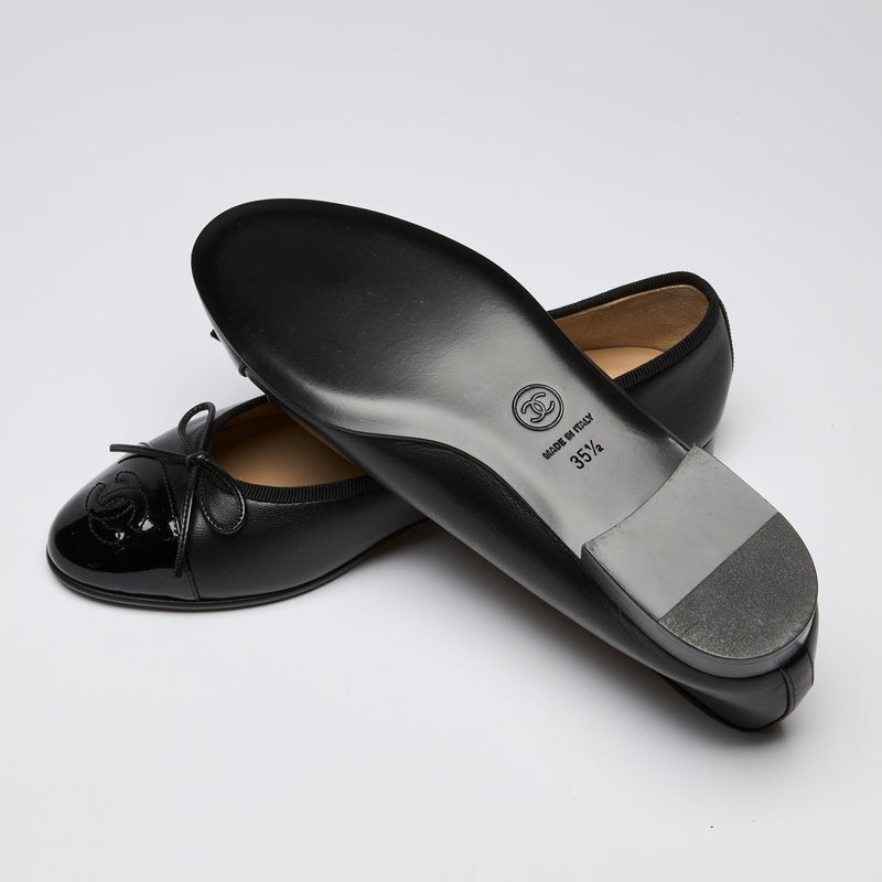 Pre-Loved Chanel ™ Black Leather Ballet Flats Size 35.5