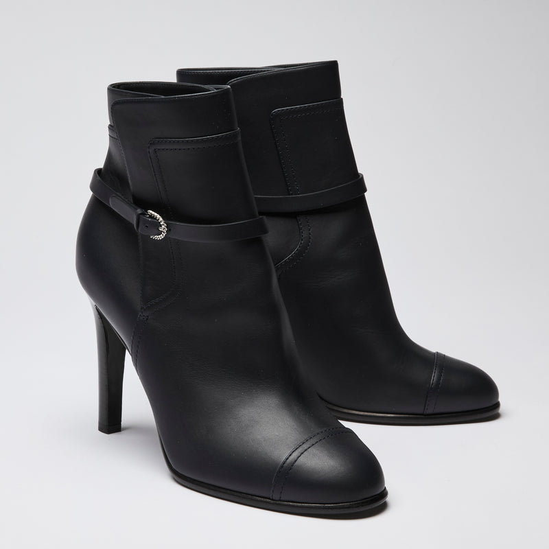 Pre-Loved Chanel ™ Black Leather Heeled Boots Size 40.5 C