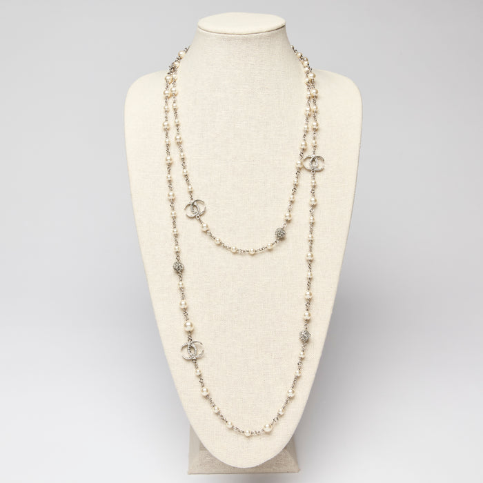 Pre-Loved Chanel ™ Silver Long Double Necklace with Crystals and Pearls