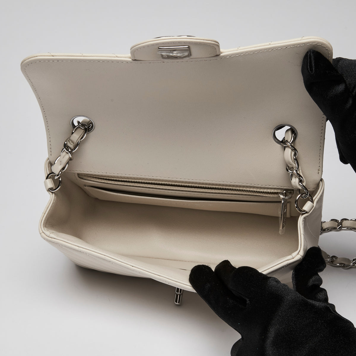 Pre-Loved Chanel ™ Lambskin Leather Classic Mini Single Flap Bag