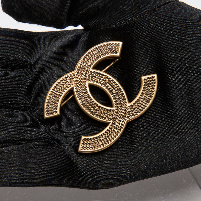 Pre-Loved Chanel ™ Gold Chainlink Texture Brooch