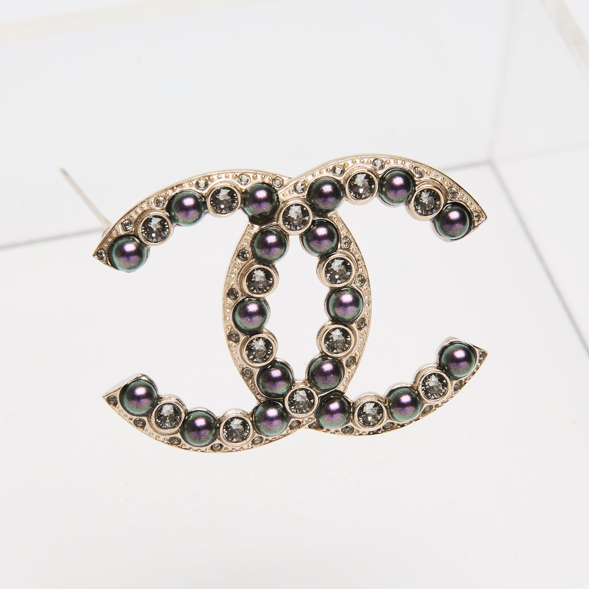 Pre-Loved Chanel ™ Gold Brooch with Pearl and Crystal Embellishments