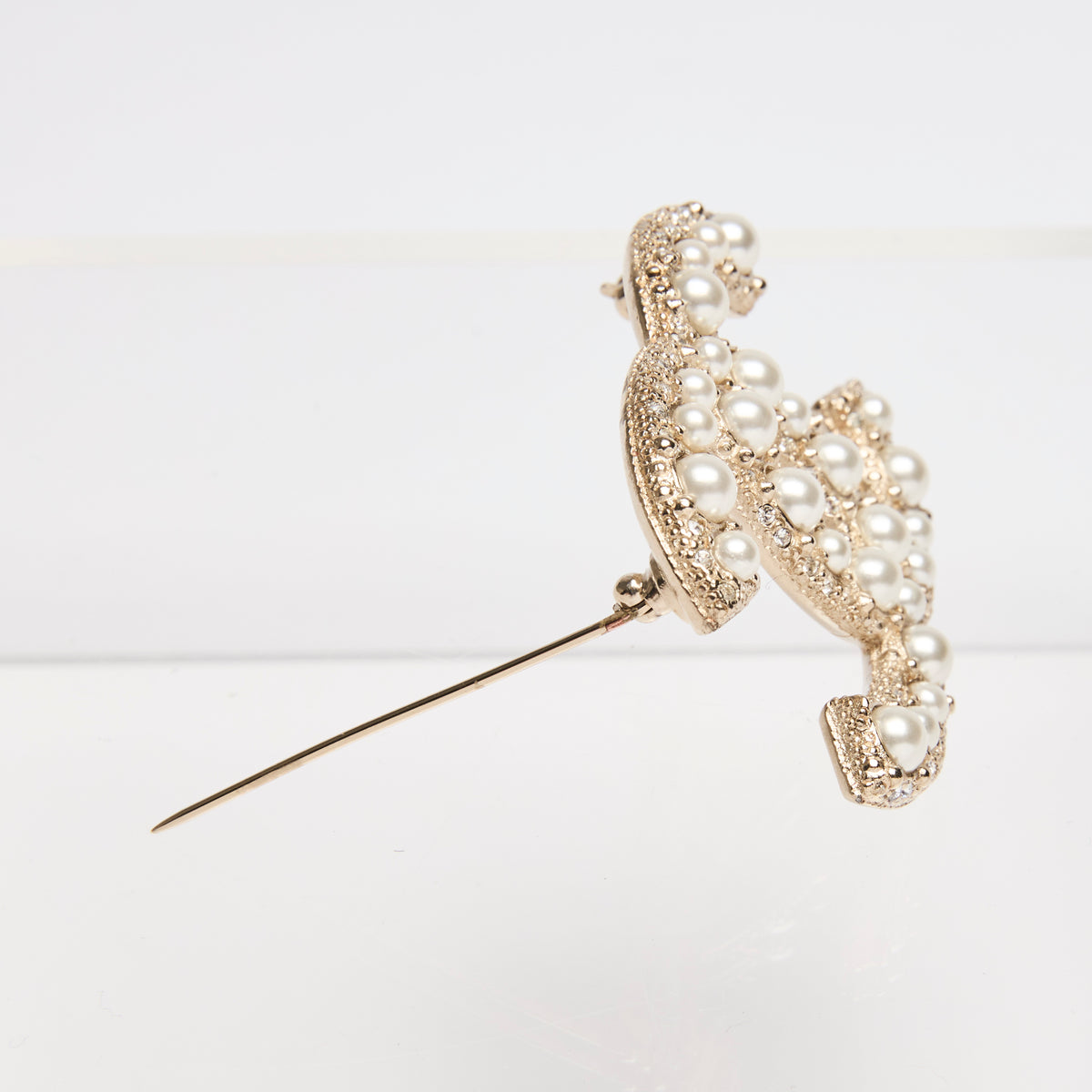 Pre-Loved Chanel ™ Gold Brooch with Crystal Embellishments and Pearls