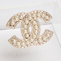 Pre-Loved Chanel ™ Gold Brooch with Pearls