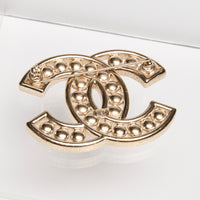 Pre-Loved Chanel ™ Gold Brooch with Pearls