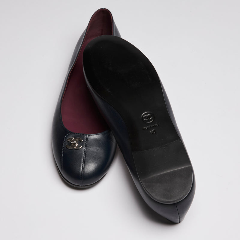 Pre-Loved Chanel ™ Navy Ballet Flats Size 40