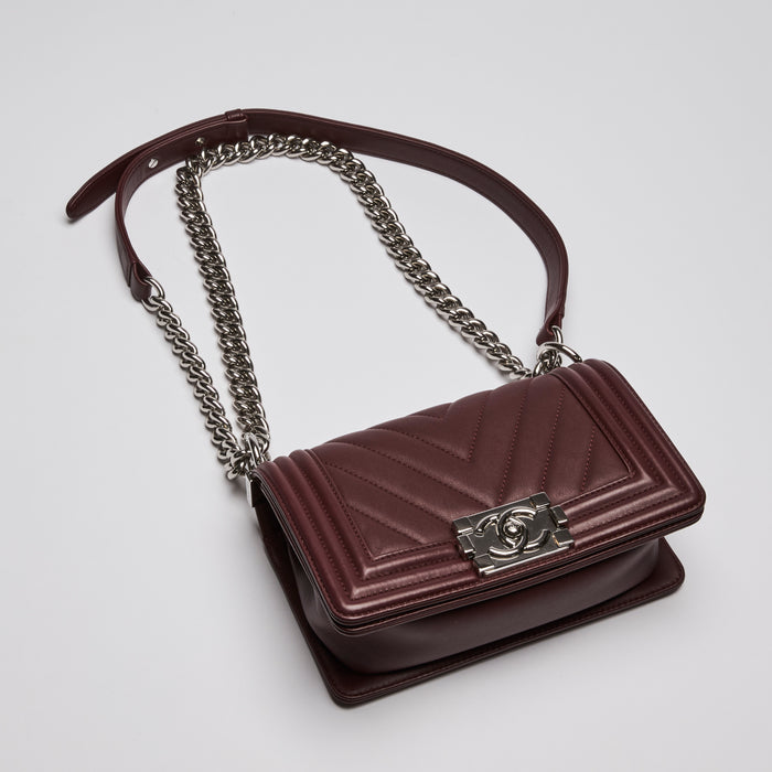 Pre-Loved Chanel ™ Chevron Mini Boy Bag in Burgundy