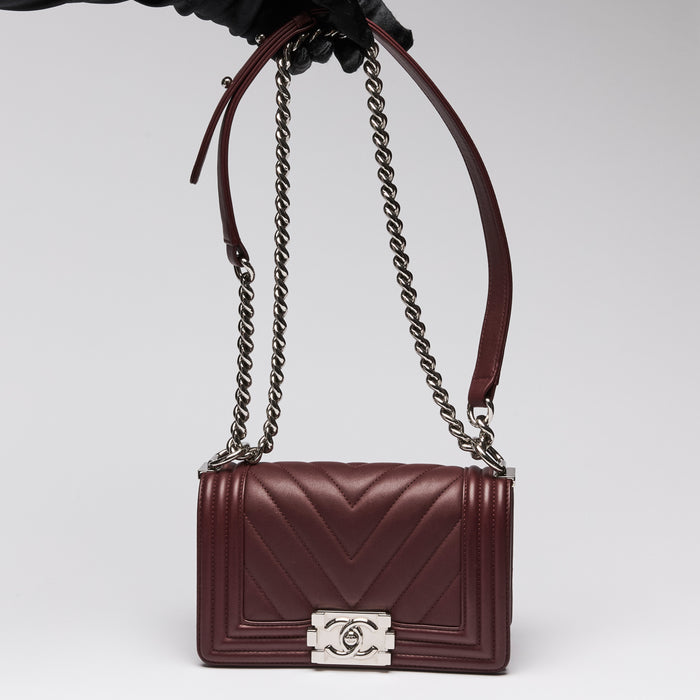 Pre-Loved Chanel ™ Chevron Mini Boy Bag in Burgundy