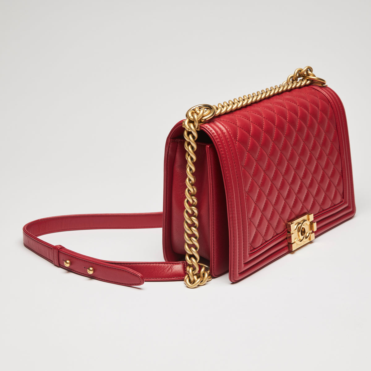 Excellent Pre-Loved Large Red Grained Calfskin Leather Structured Flap Bag with Aged Gold Hardware and Shoulder Chain. (styling)