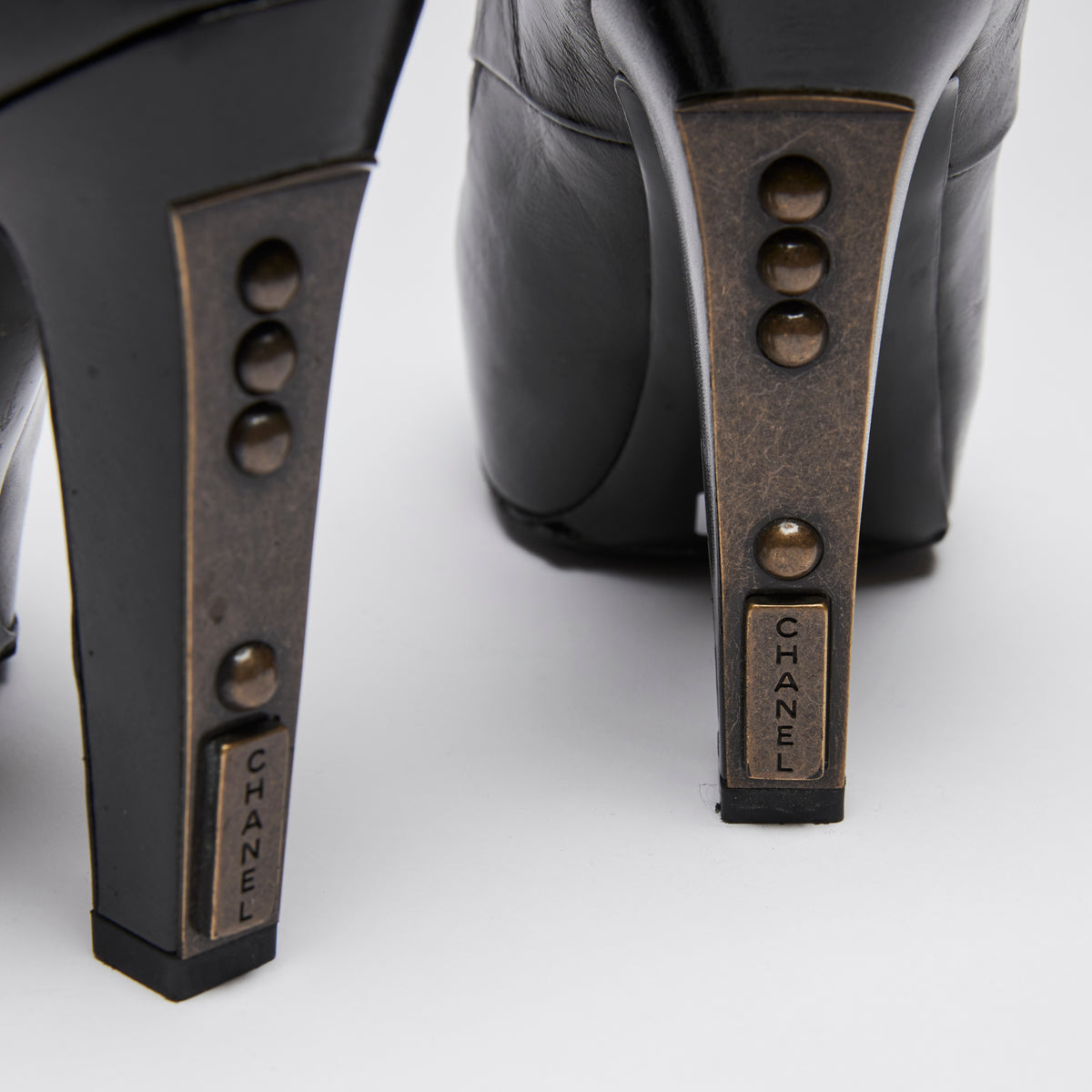 Pre-Loved Black Leather Lace Up Platform High Heel Boots.(close up)