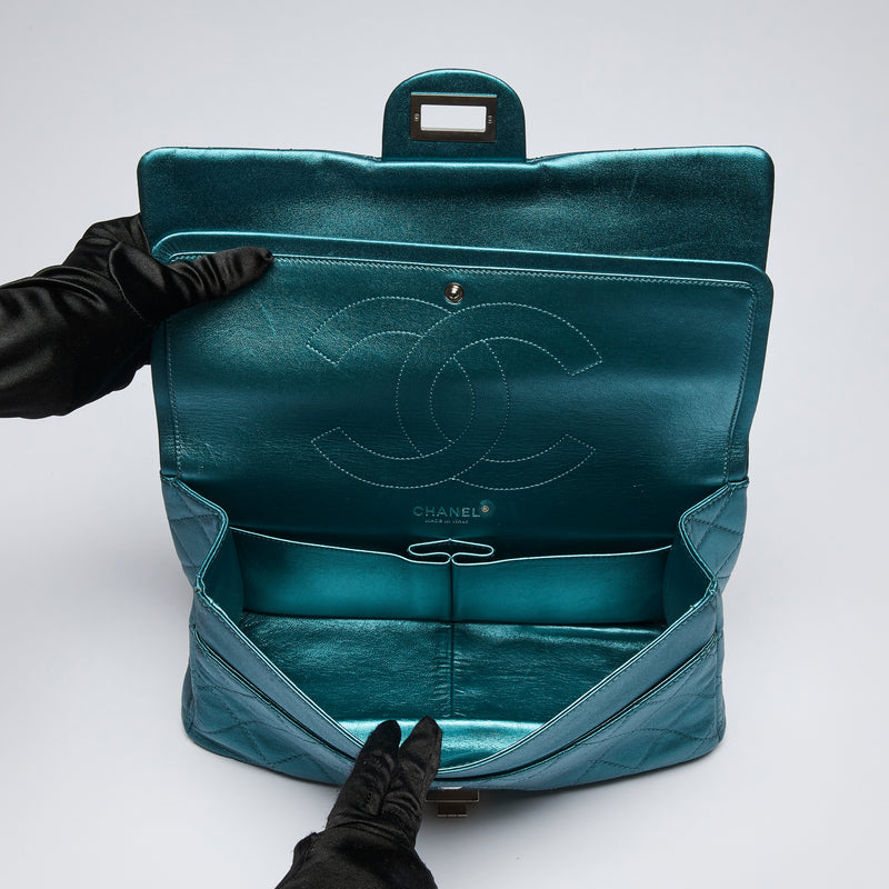 Excellent Pre-Loved Teal Metallic Leather Large Double Flap Bag with Ruthenium Bijou Chain and Turn Lock.(interior)