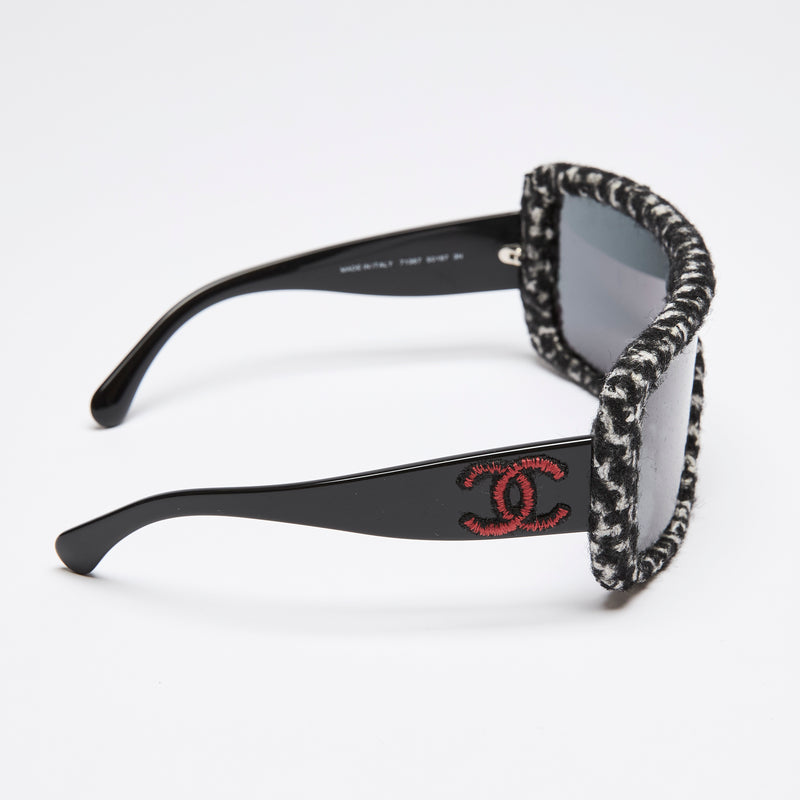 Pre-Loved Chanel™ Tweed White and Black Sunglasses