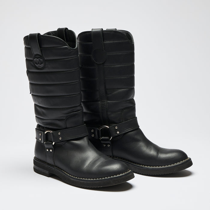 Pre-Loved Black Quilted Leather Biker Style Mid-Calf Boots with Silver Tone Buckles and Ankle Straps. (front)