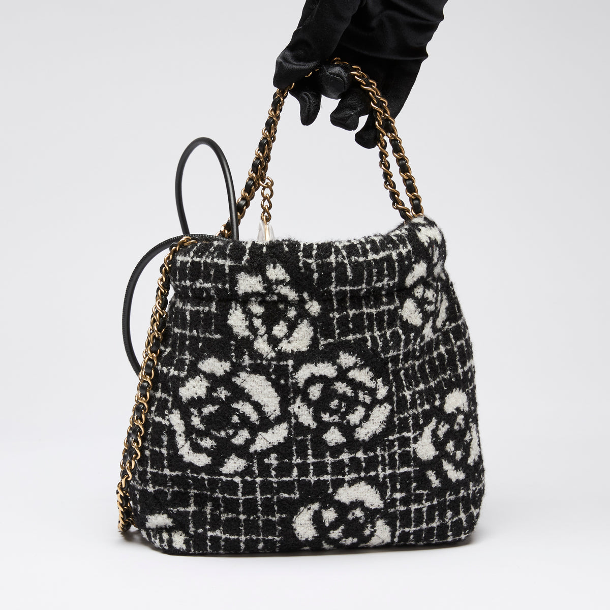 Pre-Loved Chanel™ Camellia Wool Tweed Mini 22 Hobo Bag (Back)