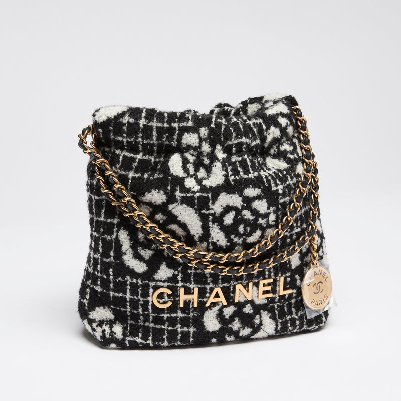 Pre-Loved Chanel™ Camellia Wool Tweed Mini 22 Hobo Bag (Front)