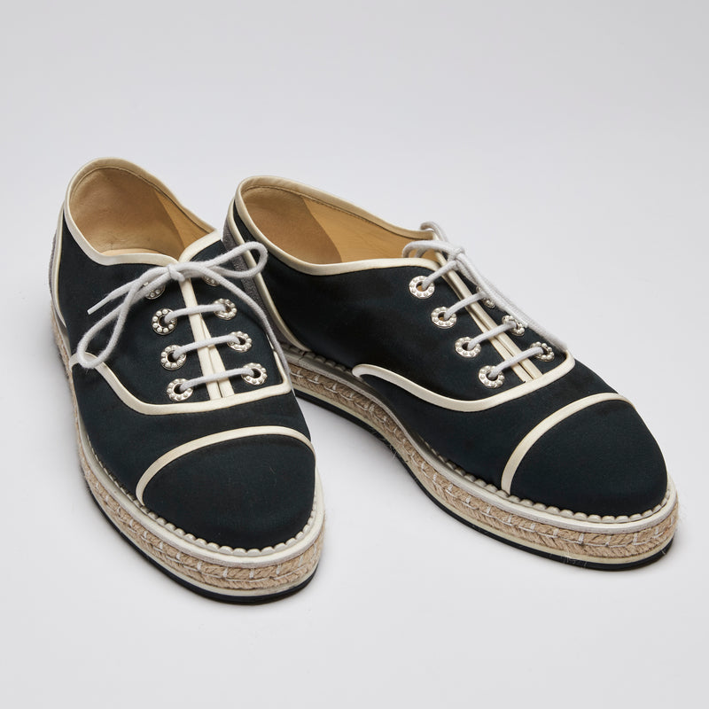 Pre-Loved Chanel™ Navy and White Canvas Lace Up Espadrilles Size 40.5