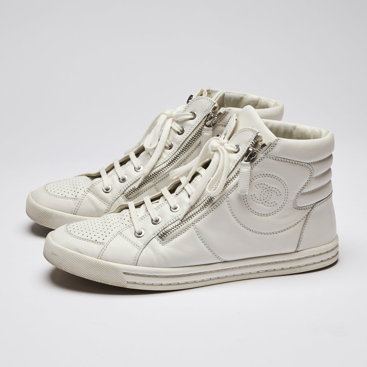 Pre-Loved Chanel™ Mens White Leather High Top Sneakers Size 41