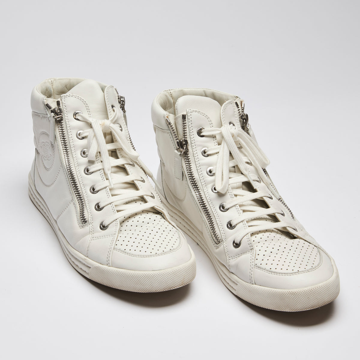 Pre-Loved Chanel™ Mens White Leather High Top Sneakers Size 41