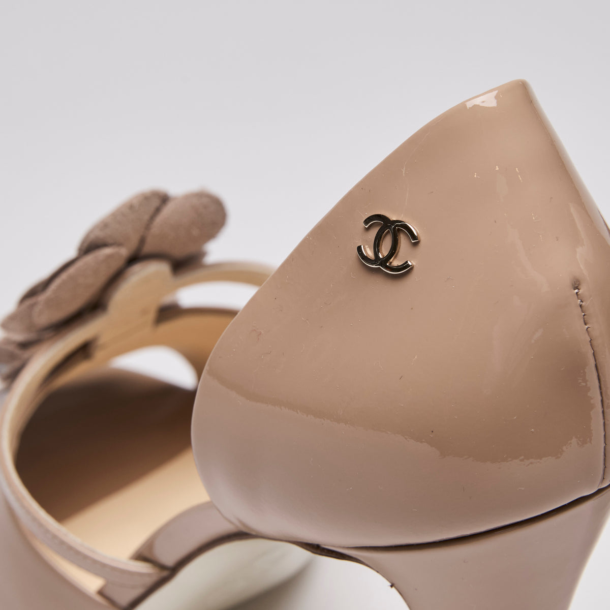 Pre-Loved Chanel™ Patent Calfskin Pearl Camellia Peep Toe Pumps Beige Size 39