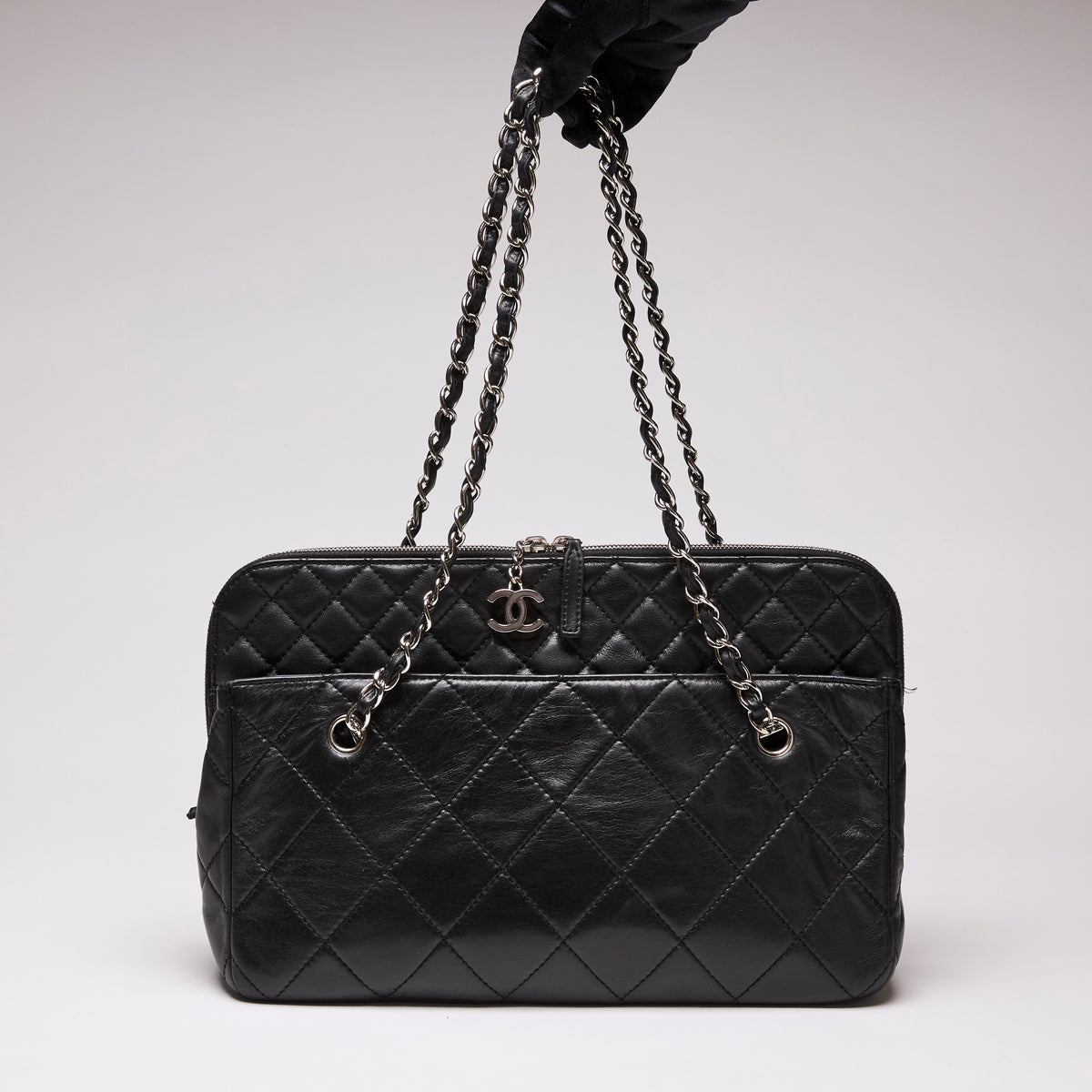 Pre-Loved Chanel™ Quilted Shoulder Bag Black (Front)