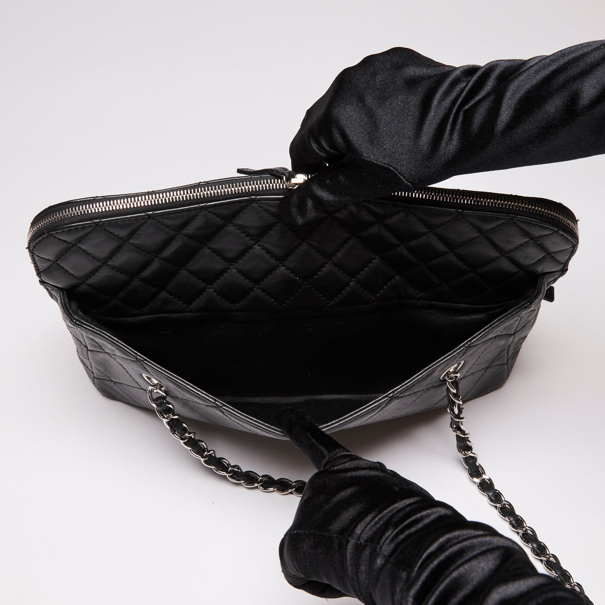 Pre-Loved Chanel™ Quilted Shoulder Bag Black (Interior)