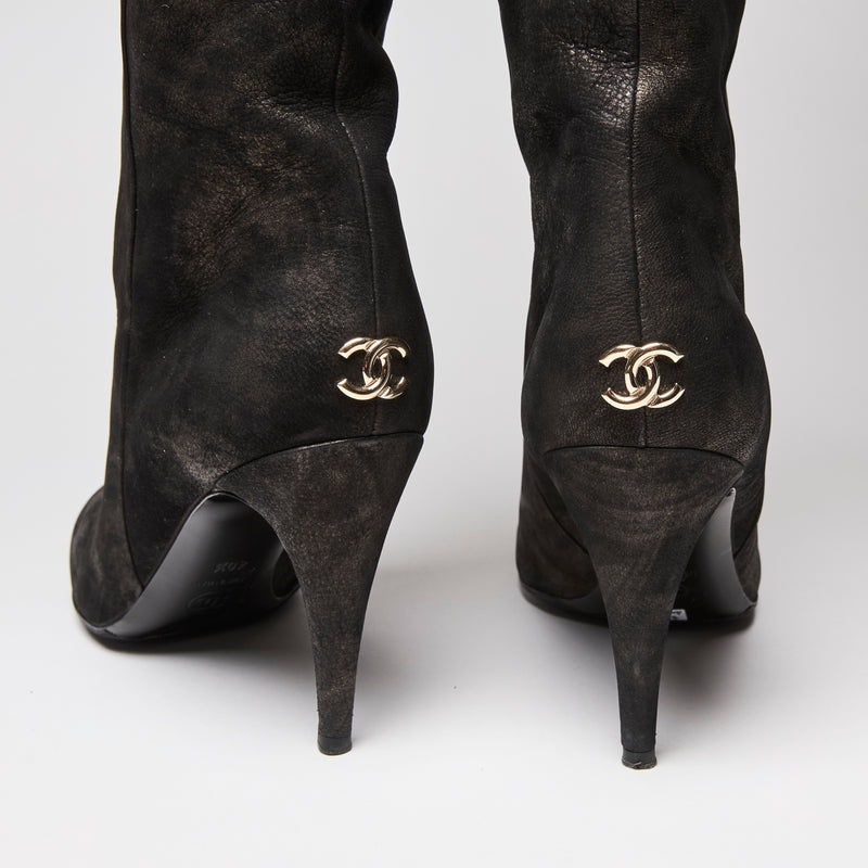 Pre-Loved Chanel™ Two Tone Suede Knee Length Boots Size 40.5