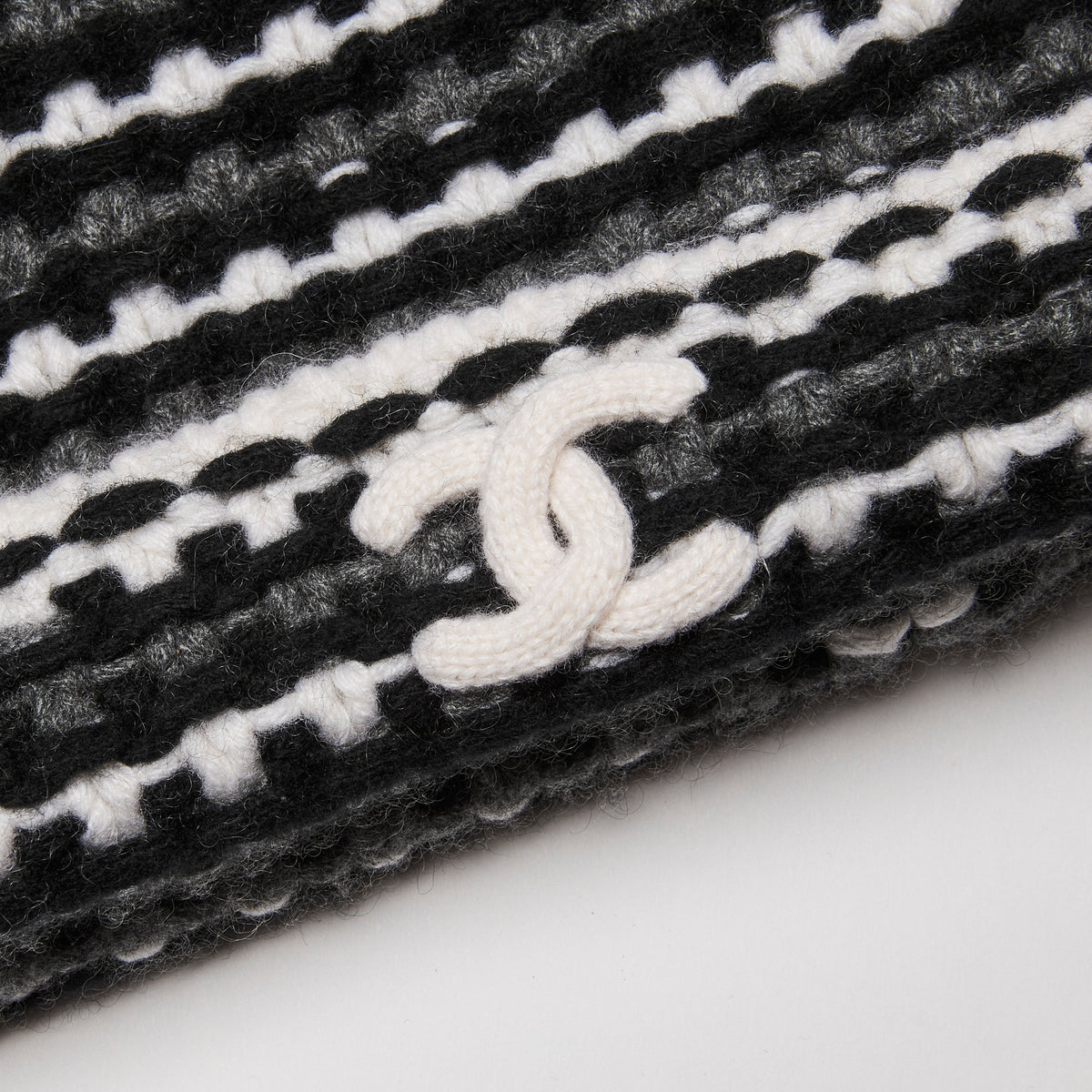 Pre-Loved Chanel™ Cashmere Interlocking Letter Logo Toque