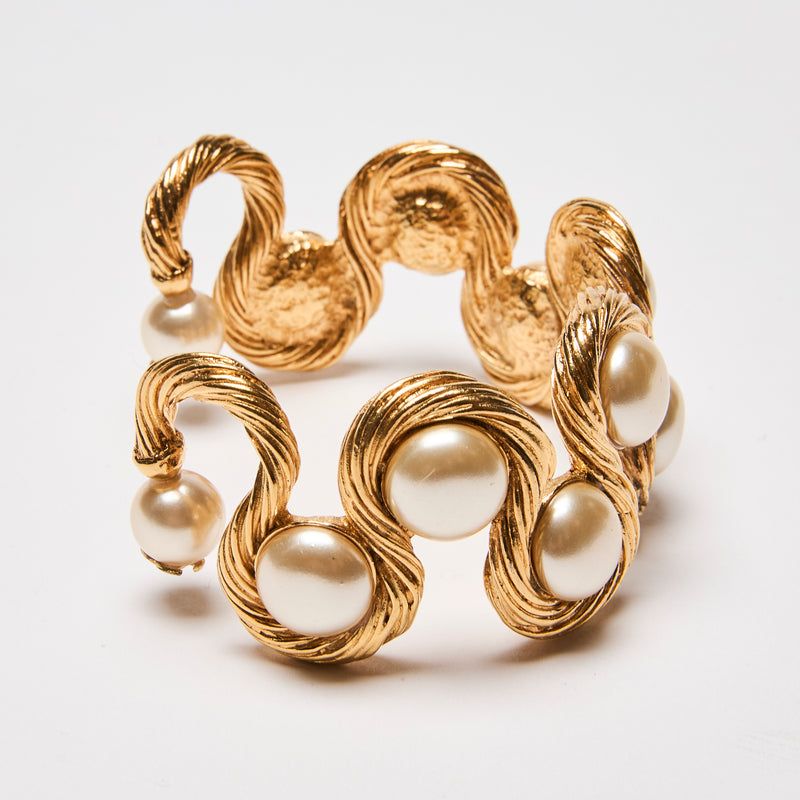 Pre-Loved Chanel™ Baroque Bracelet Gold